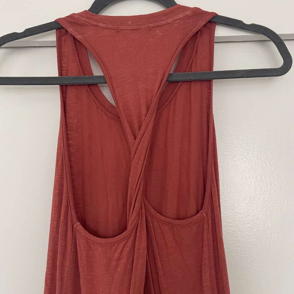 Sundry Sleeveless Lightweight Twistback Midi Dress in redrock - Picture 3 of 5